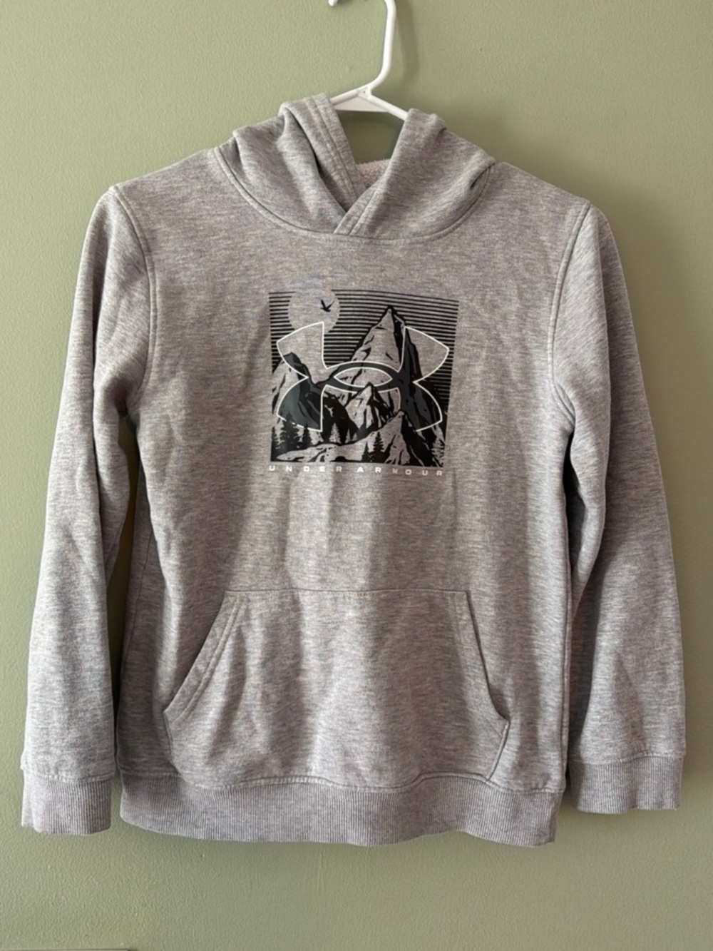 Boys Under Armour Light Gray Graphic Pullover Hoodie